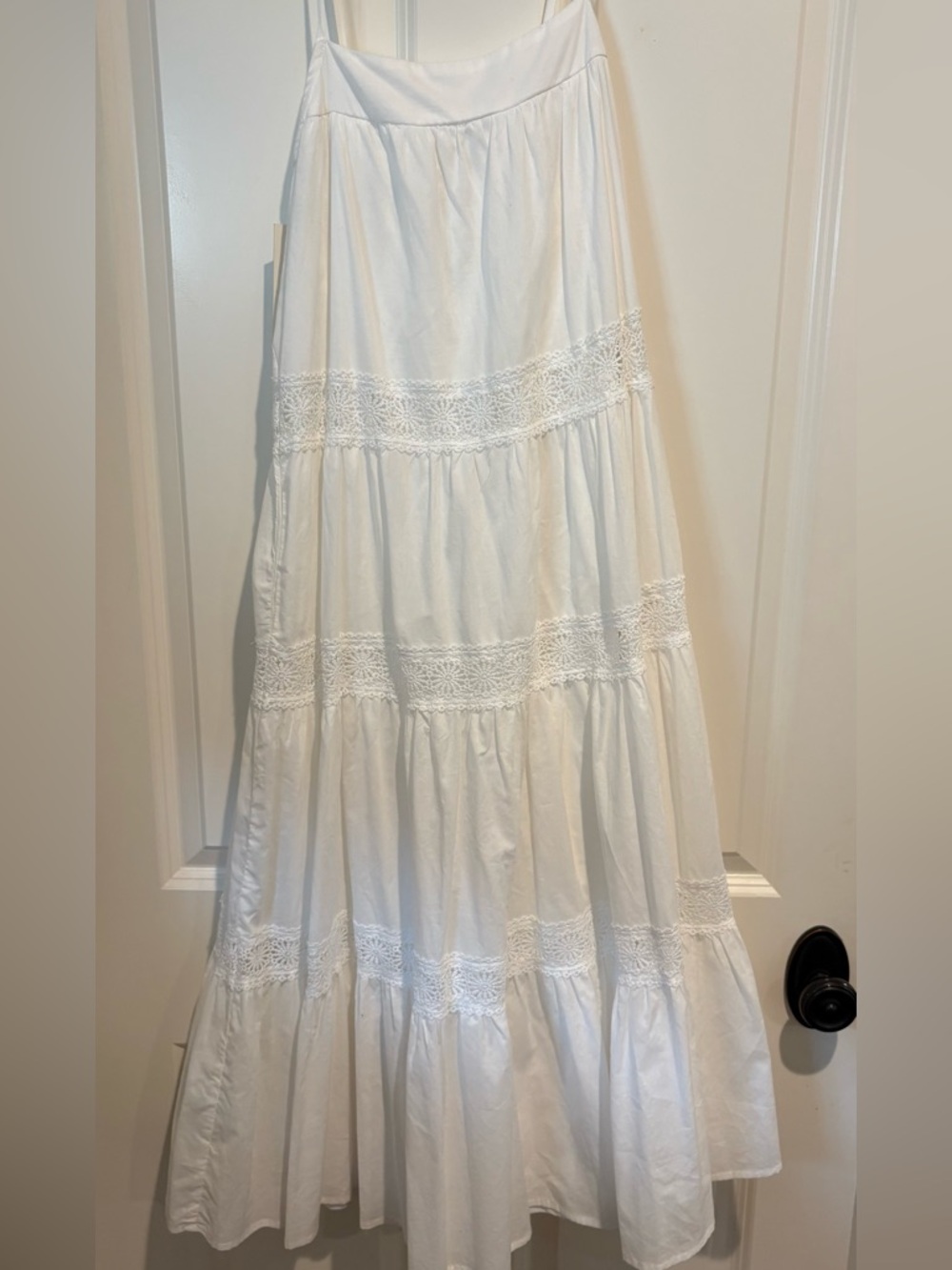 Stitch and Feather White Tiered Lace Maxi/ mid  dress. Size medium. NWT
